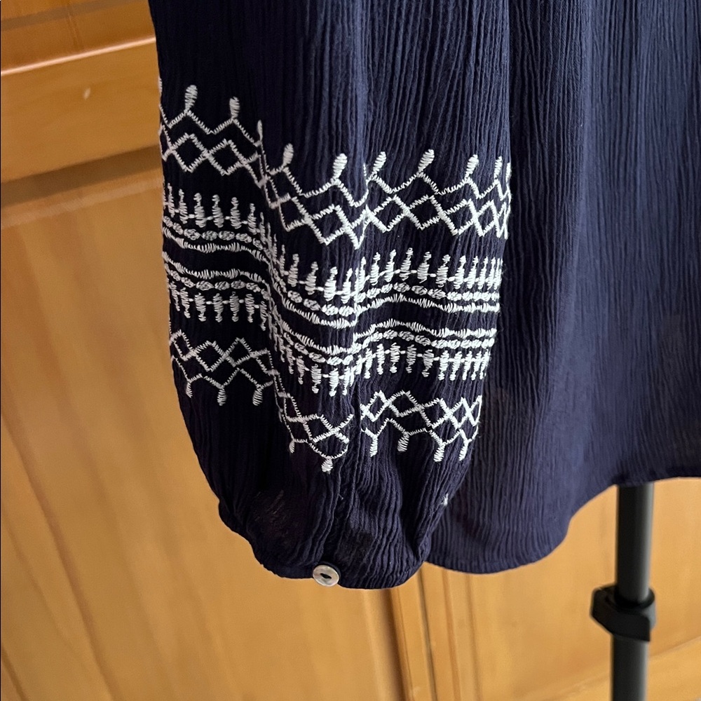 Market & Spruce Floral Embroidered Navy Blouse - Picture 7 of 7